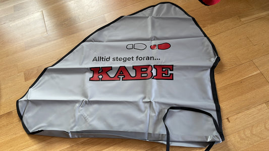 DRAGTREKK MED KABE LOGO